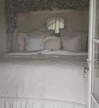 Susarna Romantik Casa de Férias Pouzdrany